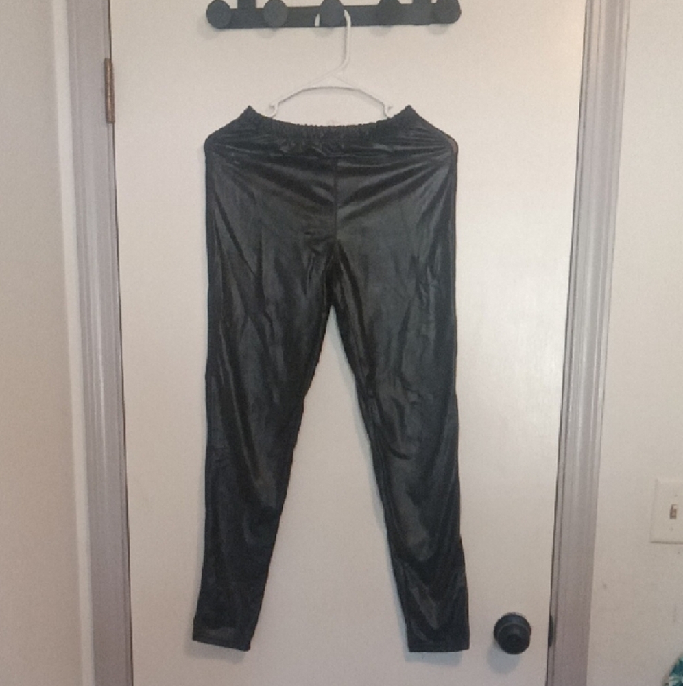 Kiss Black Glossy Leggings